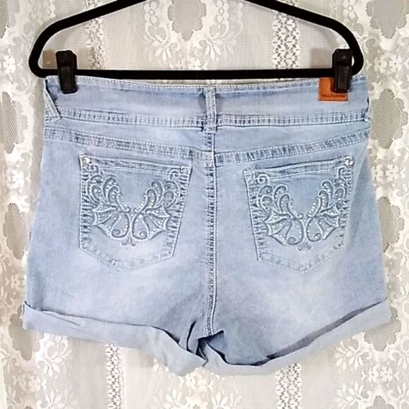 Wallflower The Luscious Curvy Fit Short Size 13 - Picture 1 of 9